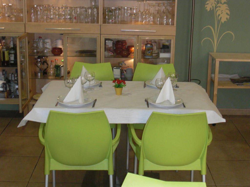 Hotel Ca La Conxita Hostal & Restaurante à La Vajol Extérieur photo